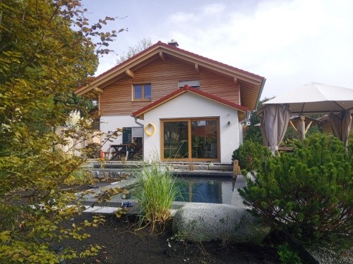 Schwimmteich im Garten