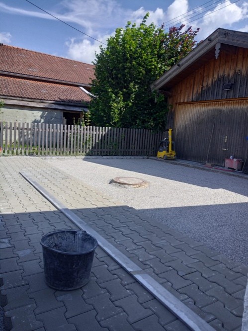 Hofeinfahrt mit Doppel-T-Verbundpflaster