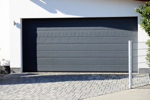 Garageneinfahrt mit Natursteinpflaster